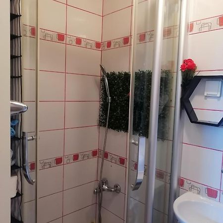 Small Low Cost Studio Belgrad Exterior foto